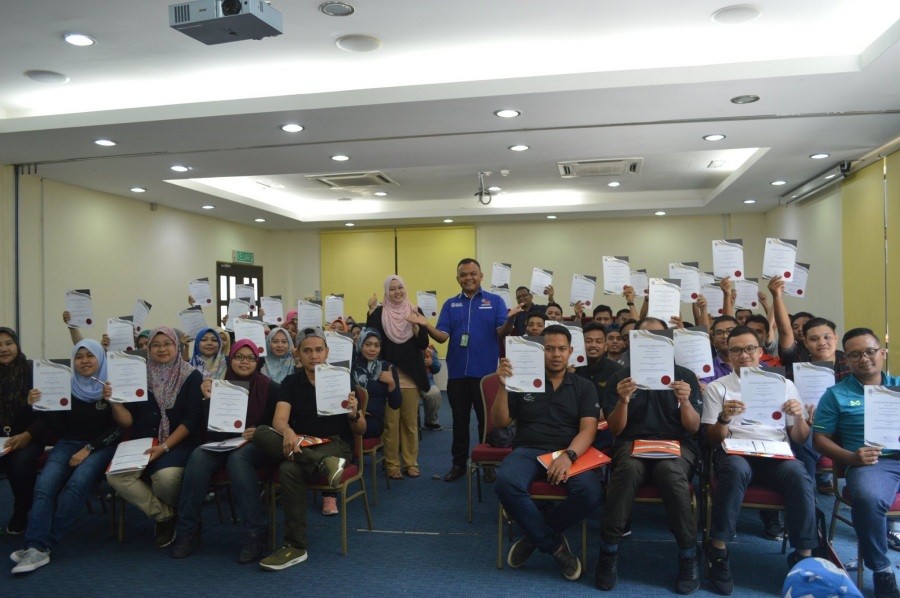 NON-EXECUTIVE TEAM BUILDING ACM 2019 - GROUP 5 NON-EXECUTIVE TEAM BUILDING ACM 2019 - GROUP 5