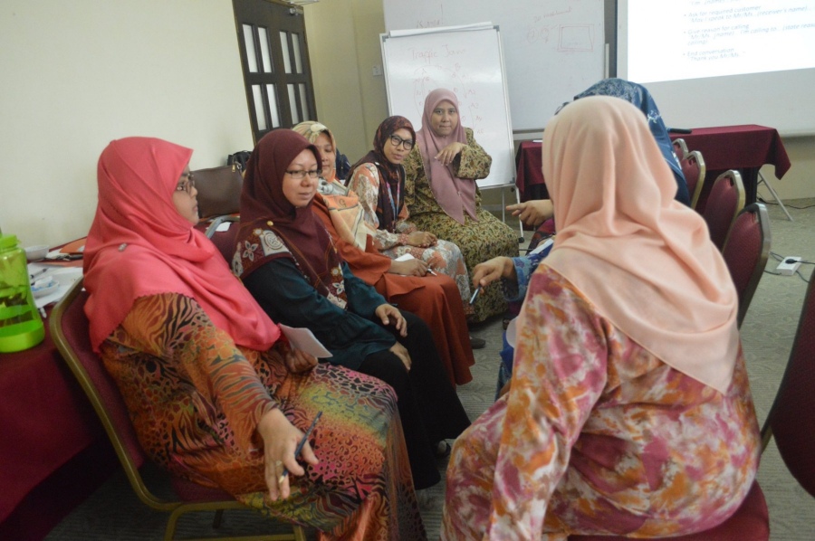 KURSUS PERKHIDMATAN PELANGGAN Date : 29 July 2019 Venue : EDC Hotel & Resort, Sintok Participant : 30 pax (UUM Staff) Trainer : Master Trainer NLP Coach Azrul