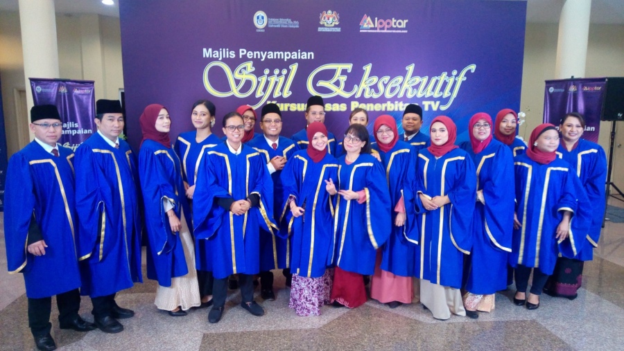 MAJLIS PENYAMPAIAN SIJIL EKSEKUTIF KURSUS ASAS PENERBITAN TV Date : 14 May 2019 Venue : Dewan Cendekiawan, Institut Penyiaran dan Penerangan Tun Abdul Razak (IPPTAR) Participant : 20 staff IPPTAR