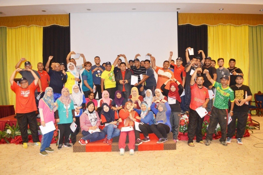 NON-EXECUTIVE TEAM BUILDING ACM 2019 – GROUP 3 Date : 29 March 2019 Venue : EDC Hotel & Resort, Sintok Participant : 50 staff Trainer : Master Trainer NLP Coach Azrul