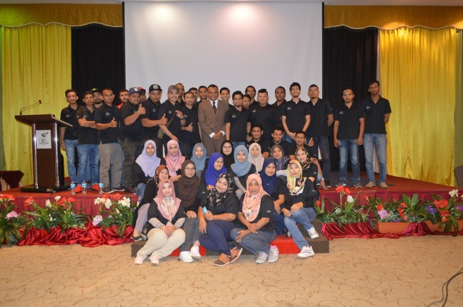 NON-EXECUTIVE TEAM BUILDING ACM 2019 – GROUP 6 Date : 5-6 July 2019 Venue : EDC Hotel & Resort, Sintok Participant : 50 staff Trainer : Master Trainer NLP Coach Dr. Hisham