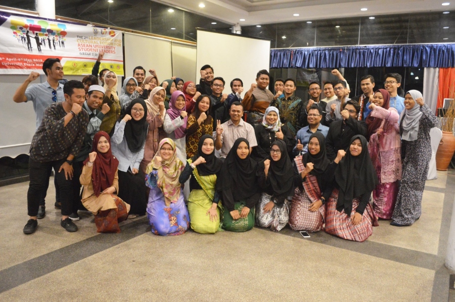 THE 2nd LEADERSHIP AND CULTURAL FORUM FOR ASEAN UNIVERSITY STUDENT LEADERS Date : 28 April 2019 Venue : UUM, Sintok Participant : 40 Student from ASEAN University
