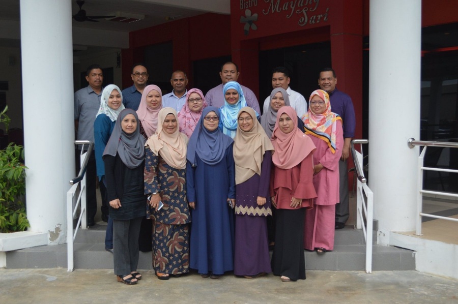TRAINING FINANCE MANAGEMENT COURSE FOR NON-FINANCE PROFESSIONALS Date : 26 July 2019 Venue : EDC Hotel & Resort, Sintok Participant : 30 pax ( Uniutama Holding Staff) Trainer : Dr. Azimah